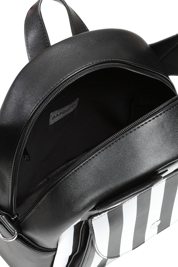 batwing backpack with zipper closure