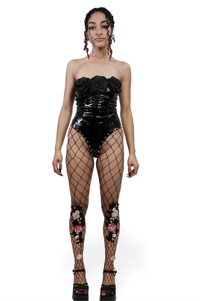 gothic fishnet tights with interwoven flowers