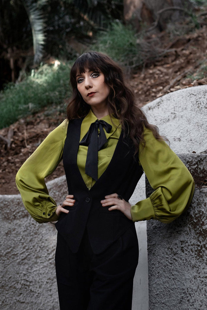 collared witch top
