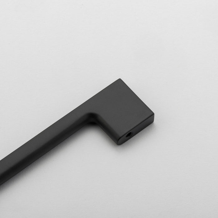 Detail1 Iver Cali 160mm Cabinet Pull Handle Matte Black SDG-0528 - The Blue Space