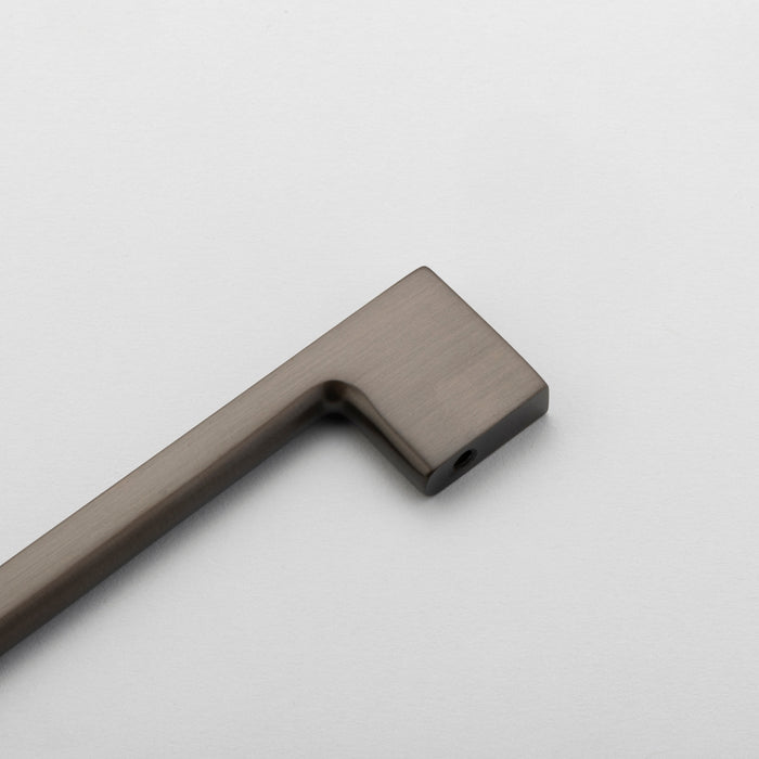 Detail1 Iver Cali 160mm Cabinet Pull Handle Signature Brass SDG-0520 - The Blue Space