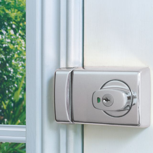 Lifestyle Lockwood 001 Double Cylinder Deadlatch Knob with Open In Strike Chrome Plate 001-1K1CPDP - The Blue Space