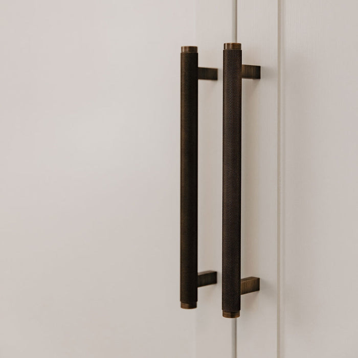Momo Handles Bellevue Knurled in Bronze - The Blue Space
