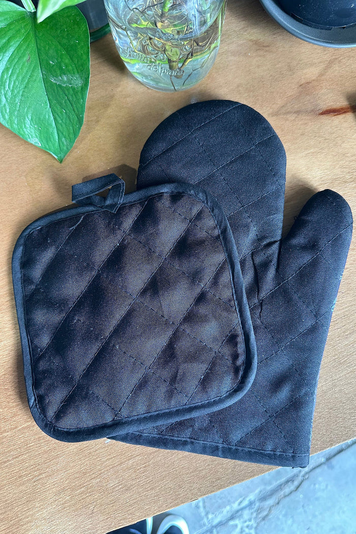 quilted emo pot holder and matching oven mitten