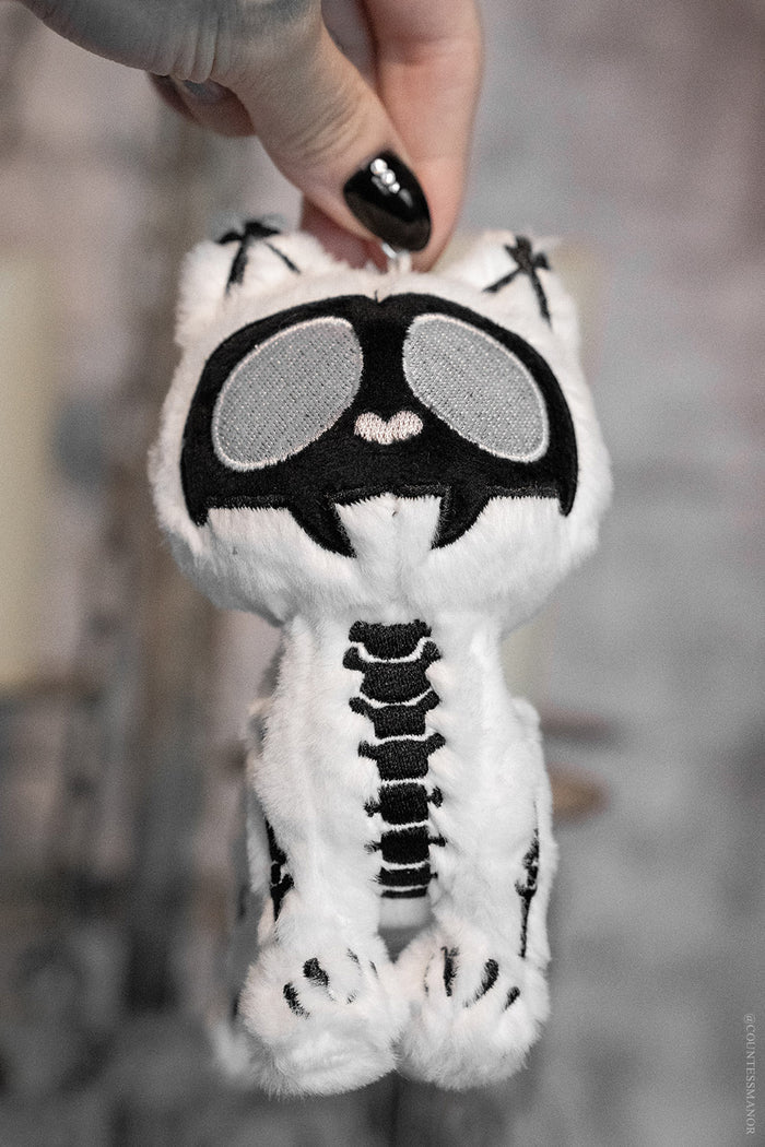 day of the dead cat keychain on a silver keyring
