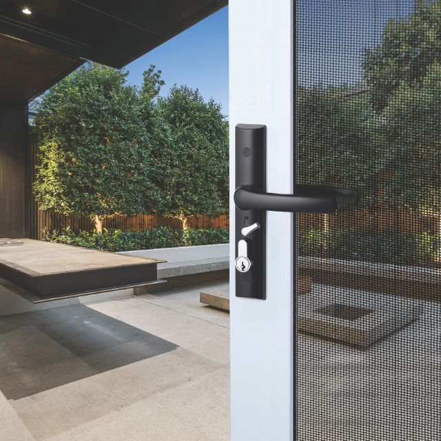 Lifestyle Yale Quattro Hinged Security Door Lock Brown Y8104PRMDP- The Blue Space